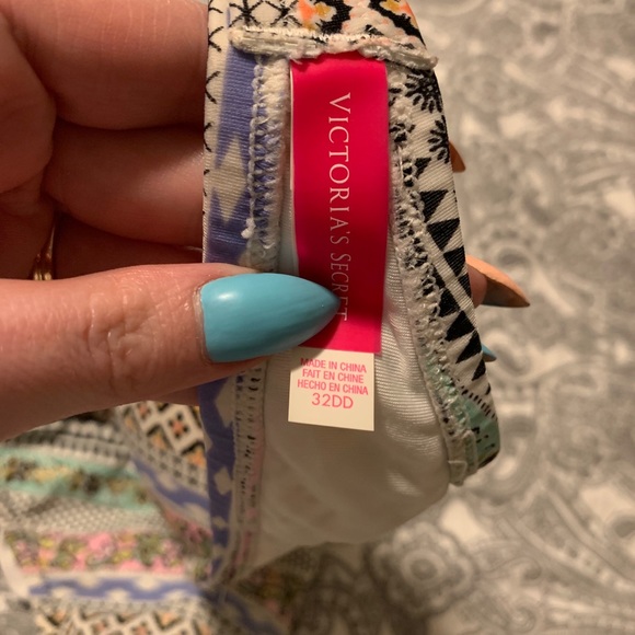 Victoria’s Secret Bikini - Picture 2 of 3